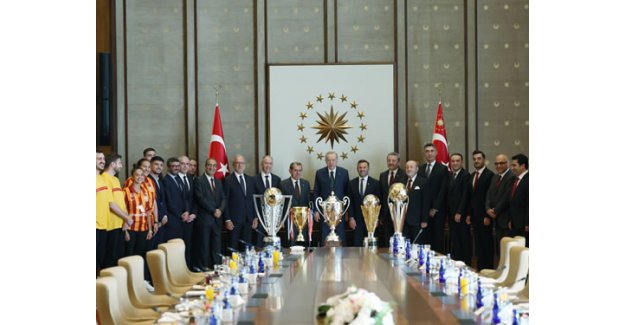 Cumhurbaşkanı Erdoğan, Galatasaray Spor Kulübü heyetini kabul etti