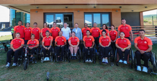 Bakan BAK’tan Paralimpik Oyunları’na Hazırlanan Sporculara Ziyaret